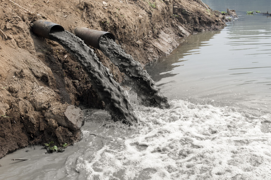 El agua residual de las industrias puede tener un impacto ambiental notable.